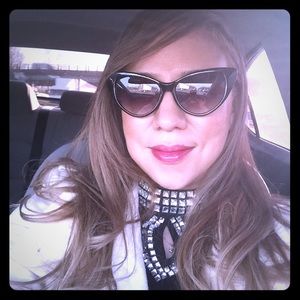 Meet your Posher, Connie